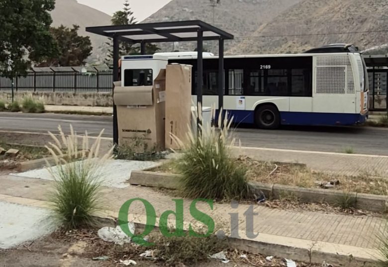 I parcheggi zona blu di Mondello mai automatizzati, al buio e sporchi: “Gestione inefficiente”
