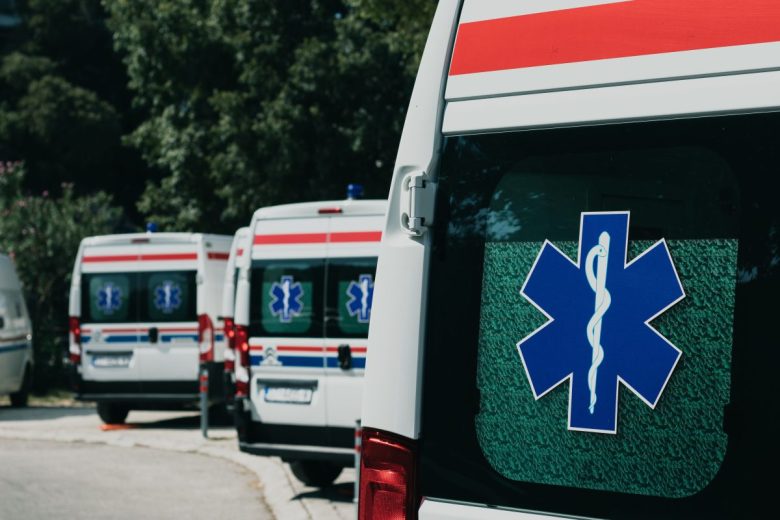 Taormina, cavo elettrico prende fuoco e cade in strada: paura in Corso Umberto, ferito un bambino