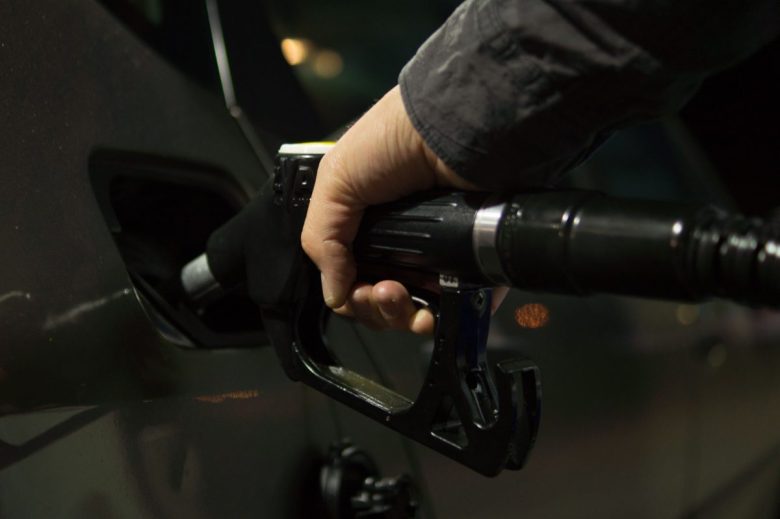 Carburanti, sconto gasolio in scadenza il 24 agosto: Governo punta sull’accisa mobile