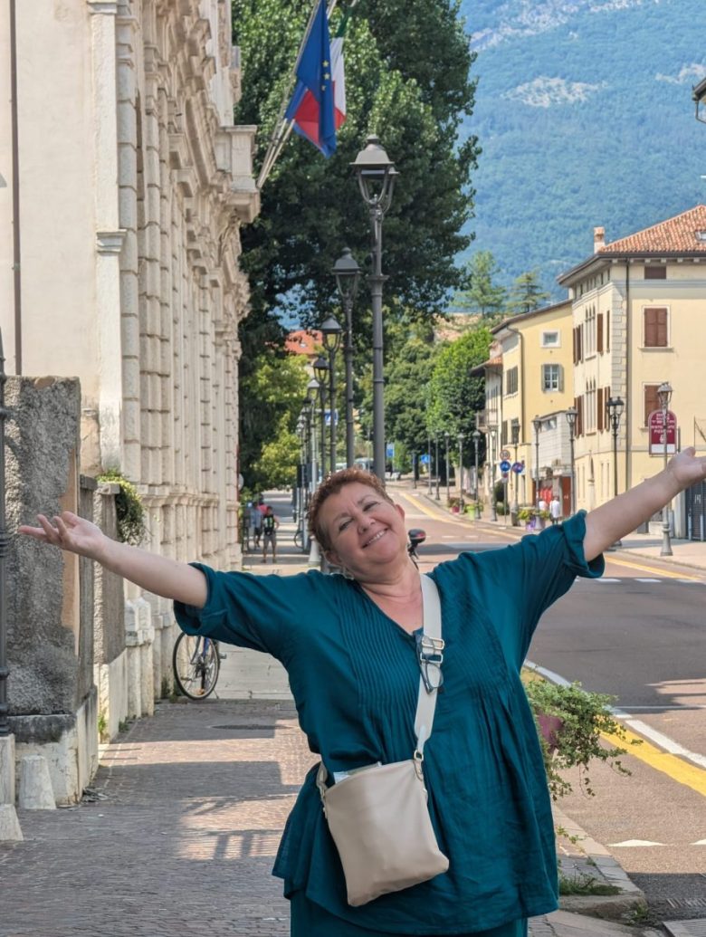Doveva raggiungere Malpensa, ma viene coinvolta in un grave incidente: morta la 67enne Giovanna Toscano