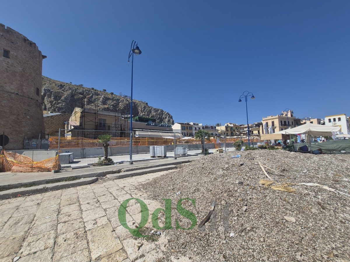 L’estate da dimenticare di Mondello, dalla riqualificazione della piazza al degrado: turismo in calo L’estate da dimenticare di Mondello, dalla riqualificazione della piazza al degrado: turismo in calo