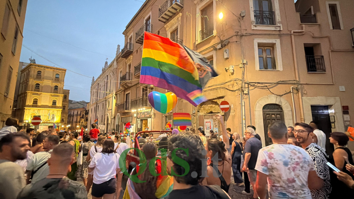 FOTO – Pride Agrigento, la città si tinge di arcobaleno nel segno di inclusione e diritti: “Evidenziamo il valore di ogni persona”