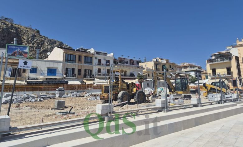 L’estate da dimenticare di Mondello, dalla riqualificazione della piazza al degrado: turismo in calo