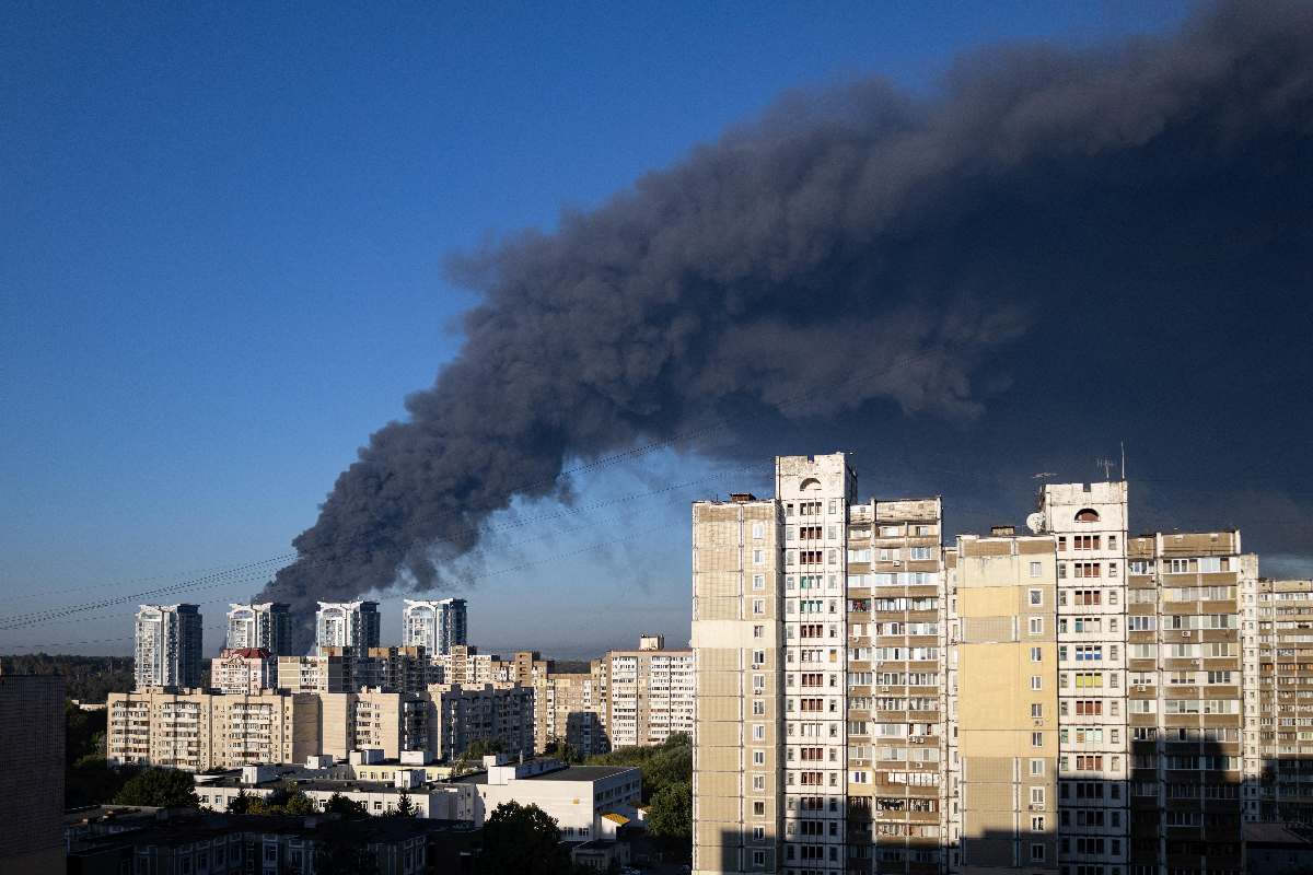 Ucraina, raid russo su magazzino a Kiev fa strage: almeno 27 morti