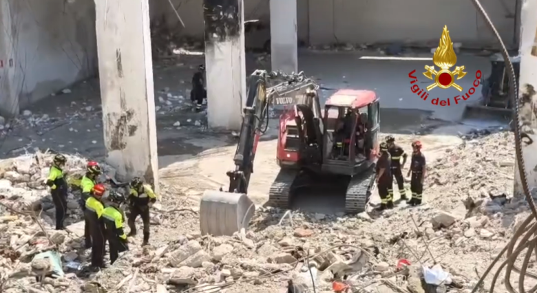VIDEO | Crollo di Pistunina, continuano le ricerche degli ultimi due dispersi: team USAR, NBCR e droni in azione