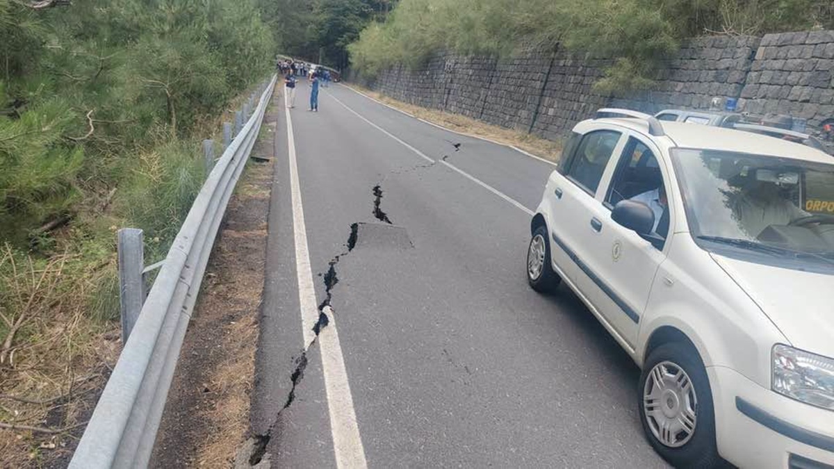 Terremoto di 3.9 a Linguaglossa, avvertita anche sull’Etna: si apre la faglia della Pernicana
