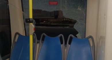 Palermo, lanci di pietre contro un autobus allo Zen: rotto il vetro di un finestrino