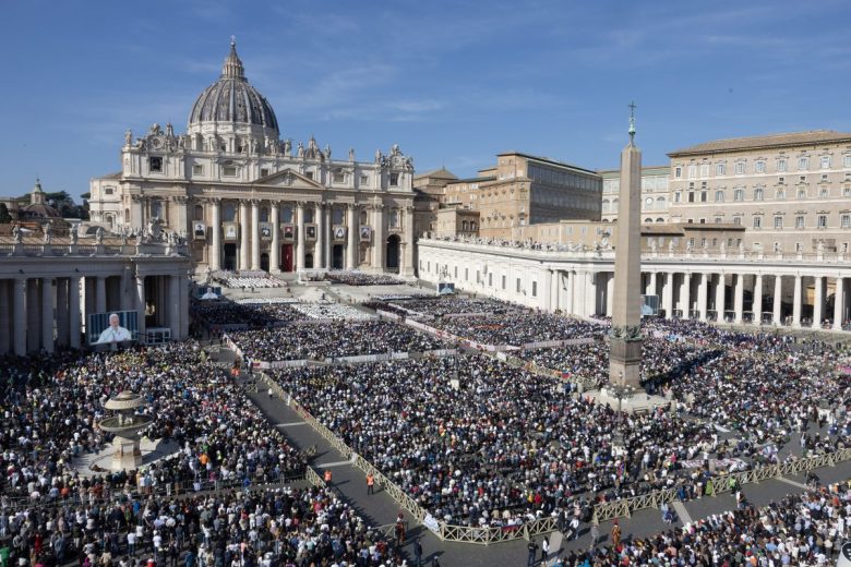 Il Papa è “dittatore” di uno Stato sovrano