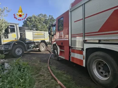 Incendio a Makauda, sei persone in ospedale: c’è anche un neonato