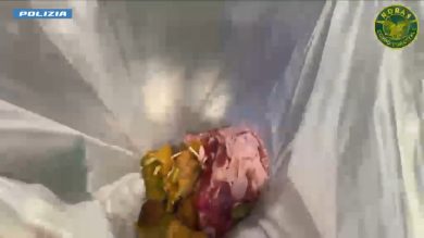 VIDEO| Controlli alla Scogliera e alla Playa, distrutti 15 chili di carne: accertato passaggio di virus, allergeni e sostanze chimiche