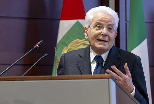Mattarella: frangente storico mette in discussione valori società