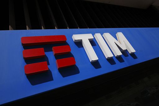 Tim svetta tra i maggiori rialzi a Piazza Affari dopo rilancio Poste