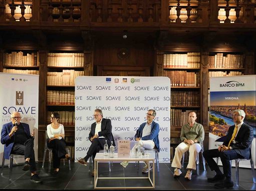 Vino, il Soave punta su stile e Uga per affrontare i nuovi consumi Vino, il Soave punta su stile e Uga per affrontare i nuovi consumi