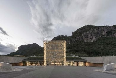 ”Huck am Bach”: Cantina Bozen celebra 40 anni di S. Maddalena
