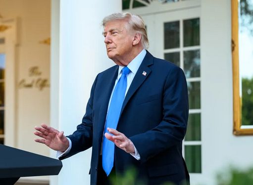 IA, Trump: allarmismo è una truffa anche peggiore di quella sul clima