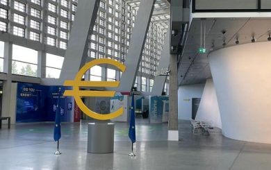 Bce, rileva modeta accelerazione salari contrattuali nell’area euro
