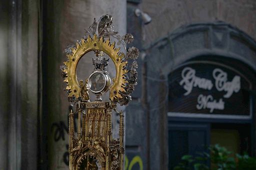 Napoli, si ripete il miracolo di san Gennaro: il sangue si è sciolto