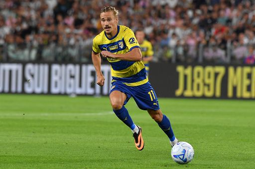 Calcio, Parma-Genoa 2-1: Almqvist regala il primo successo