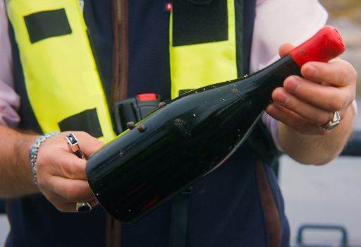 Barolo affinato sotto l’Artico: ripescate dopo un anno 1.002 bottiglie Barolo affinato sotto l’Artico: ripescate dopo un anno 1.002 bottiglie