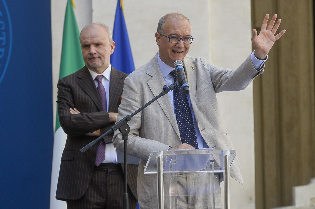 Scuola, Valditara: bambini strumentalizzati per striscioni stile woke