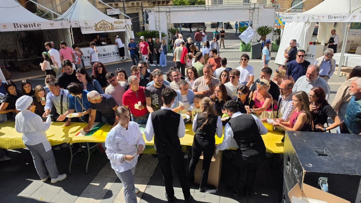 Bronte trionfa col suo oro verde: un sabato tra eccellenza culinaria, cultura e solidarietà alla Sagra del pistacchio