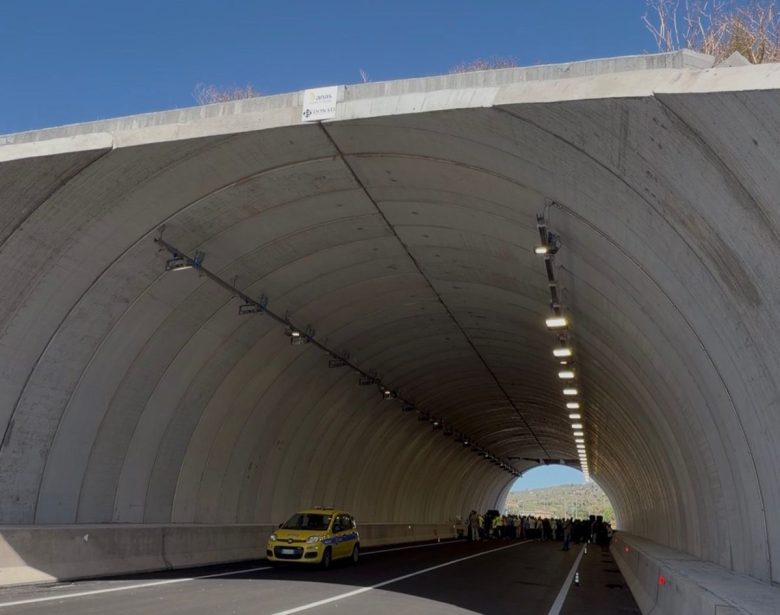VIDEO | Adrano, inaugurato nuovo tratto SS 284. Montesano (Anas): “Infrastruttura silenziosa e sostenibile”