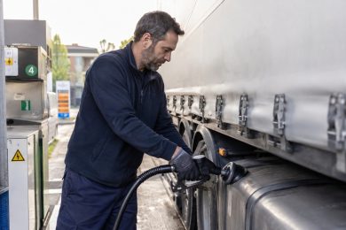 Caro carburanti, c’è l’intesa e arriva il decreto regionale: fondi e rimborsi, ecco cosa prevede