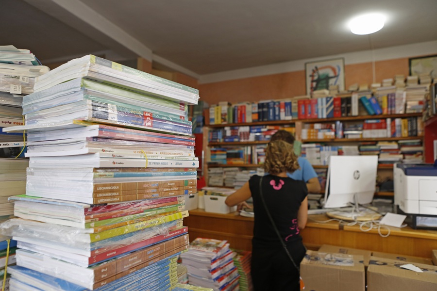 Caro libri, la trappola dei testi “consigliati”: il conto delle famiglie siciliane schizza