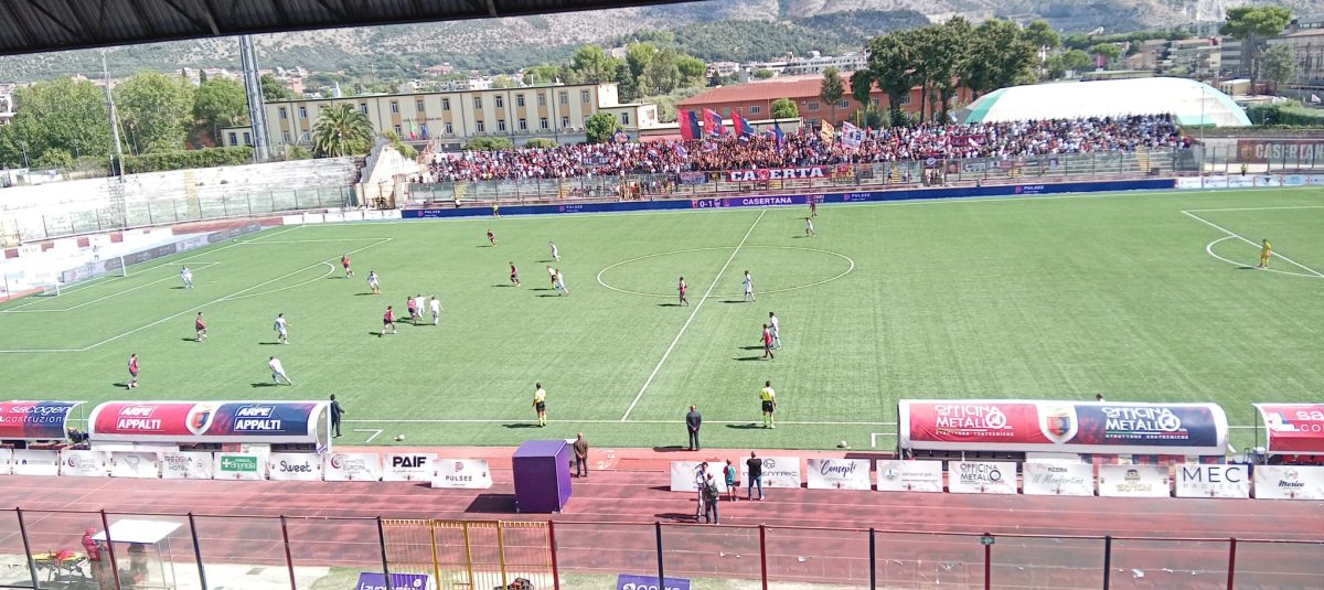 Un Catania formato trasferta vince nel recupero contro la Casertana, a segno Cicerelli e Ierardi. Le pagelle