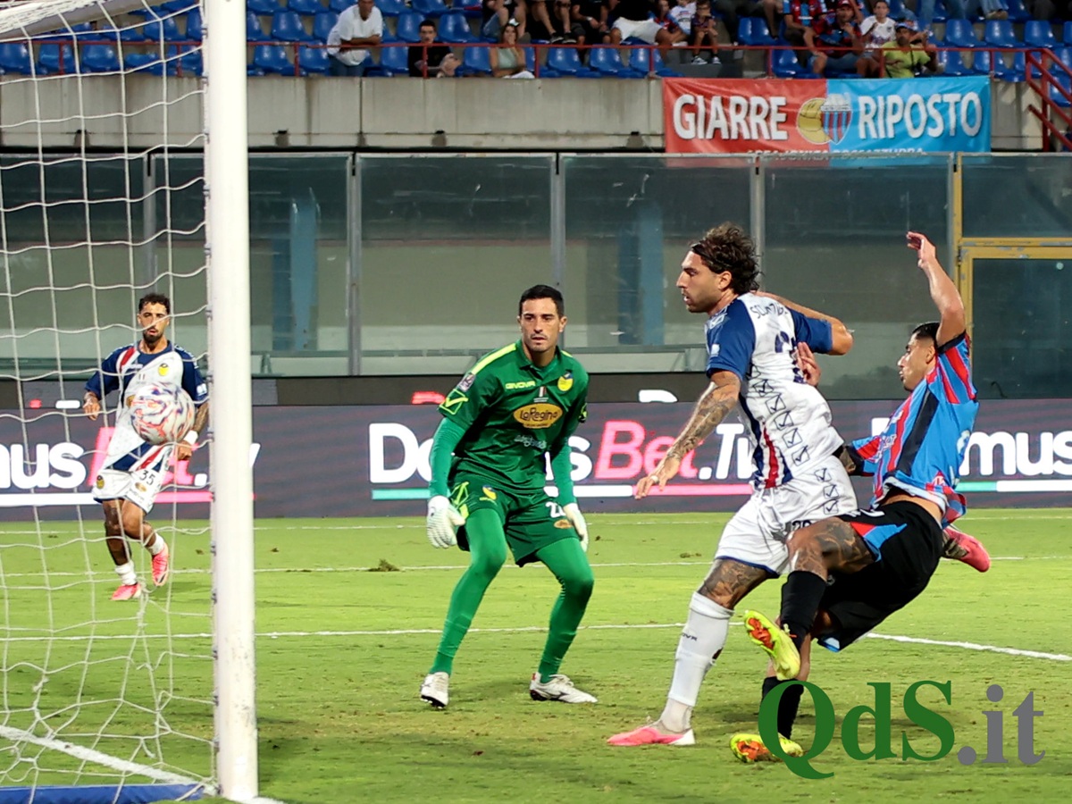 FOTO | Il Catania crolla ancora: la Scafatese passa 1-2 al “Massimino”, gli scatti della gara del vecchio “Cibali” FOTO | Il Catania crolla ancora: la Scafatese passa 1-2 al “Massimino”, gli scatti della gara del vecchio “Cibali”