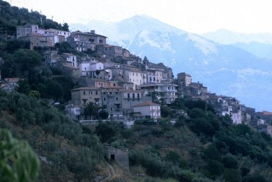 Comuni montani, una riforma che lascia l’amaro in bocca. Sindaci in ansia tra poche risorse e pericolo spopolamento