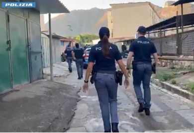 Blitz a Falsomiele, quartiere “cinturato”: controlli nelle baracche e posti di blocco, ecco cosa hanno scoperto gli agenti
