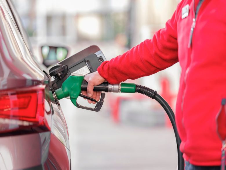 Carburanti, nuova batosta per gli automobilisti: i dati sui rincari di settembre