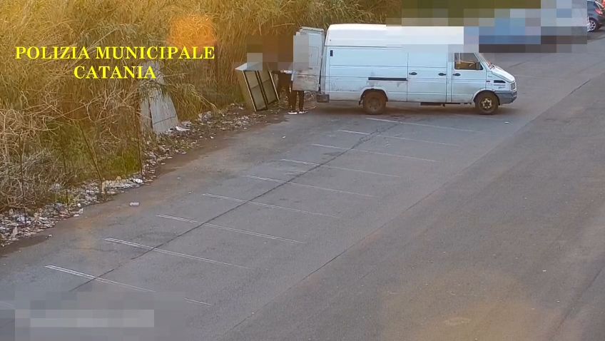 Rifiuti, a Catania più di 300 illeciti accertati con la videosorveglianza. In arrivo nuove fototrappole in altri punti della città