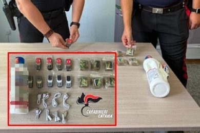 Padre e figlio sorpresi con oltre 500 dosi di hashish e microtelefoni, arrestati a Mineo