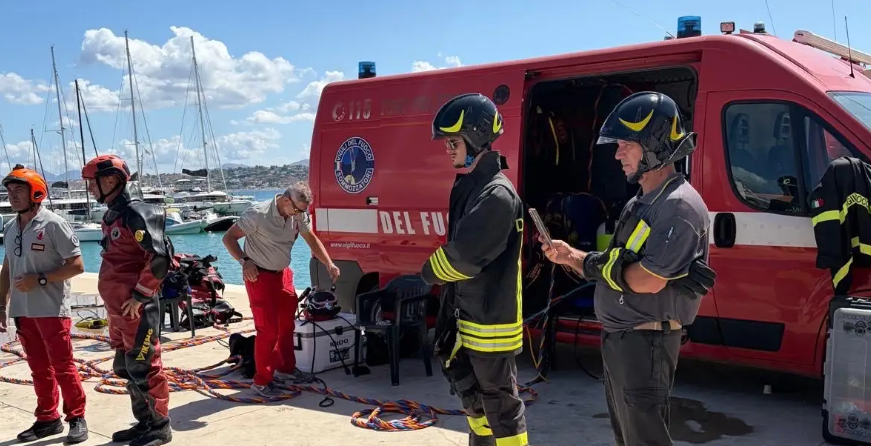 Notte di apprensione a Castellammare del Golfo: auto cade in acqua, incolumi i due occupanti