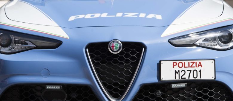 VIDEO – Combattimenti tra cani per promuovere le scommesse online, il caso a Gela: sono 6 gli indagati