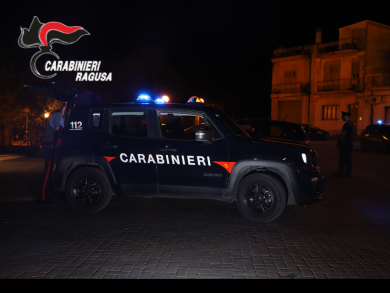 L’incendio nel negozio di Vittoria, svolta nelle indagini: due arresti