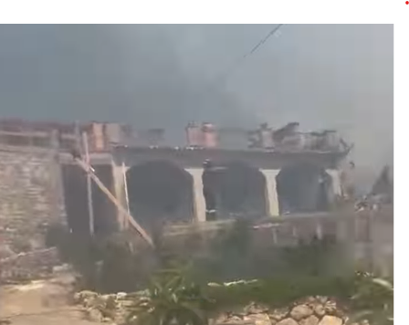 Incendio a Taormina, le fiamme continuano ad avanzare. De Luca: “Situazione tragica in contrada Zappulla”