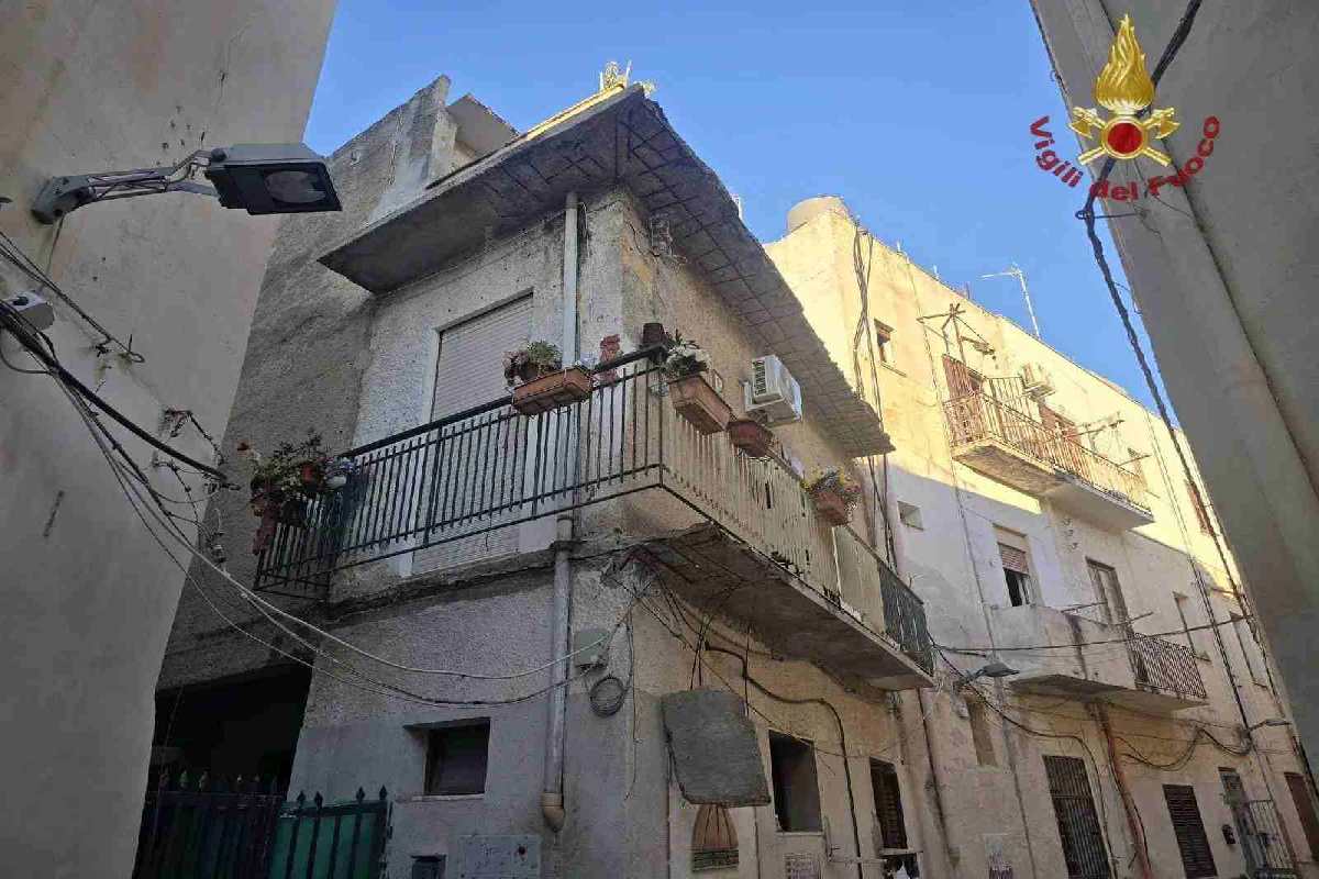 Tragedia a Mazara del Vallo, crolla balcone: morta una donna