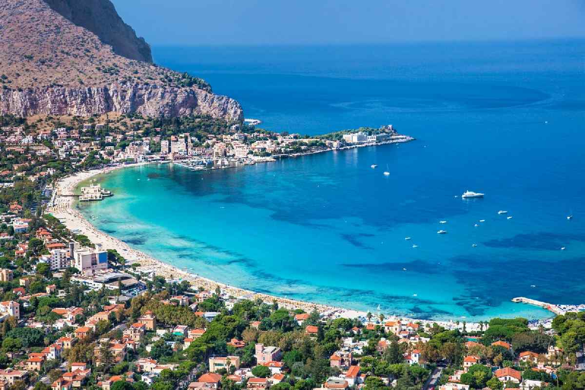 Palermo, i valori delle acque tornano normali: revocato divieto balneazione a Mondello