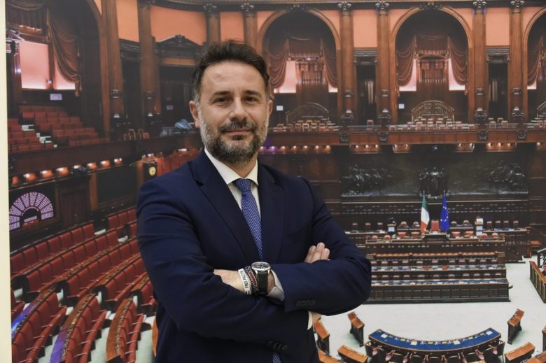 M5S, Di Paola: “Chi la spara più grossa ottiene più spazio, ma governare è un’altra cosa”