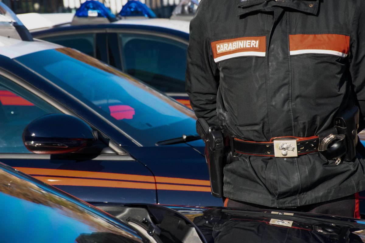 Un 46enne bacia e palpeggia un minore, c’è l’arresto: l’orrore sull’aliscafo per le Eolie