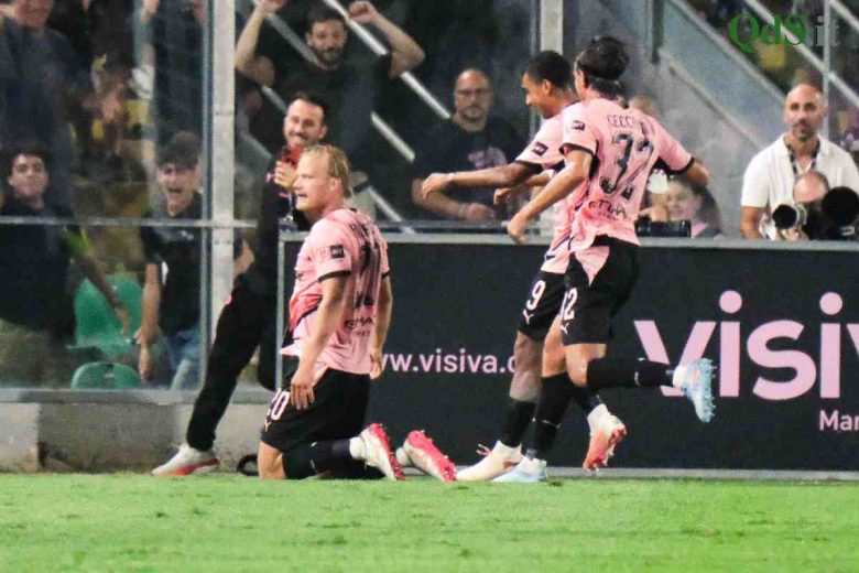 Serie B, il Palermo si prende il primo posto. Le big reagiscono