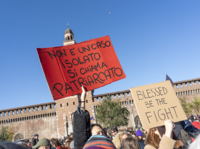 Bambine testimoni o vittime di violenza: il rischio raddoppia nell’età adulta