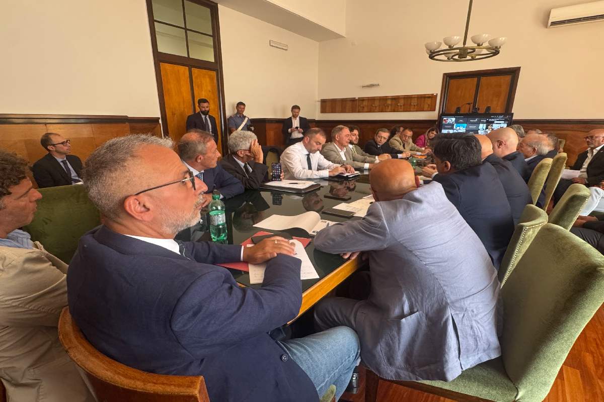 Vertenza Pfizer, rinviata riunione al Mimit sugli esuberi e i sindacati: “Stanno giocando con 540 dipendenti” Vertenza Pfizer, rinviata riunione al Mimit sugli esuberi e i sindacati: “Stanno giocando con 540 dipendenti”