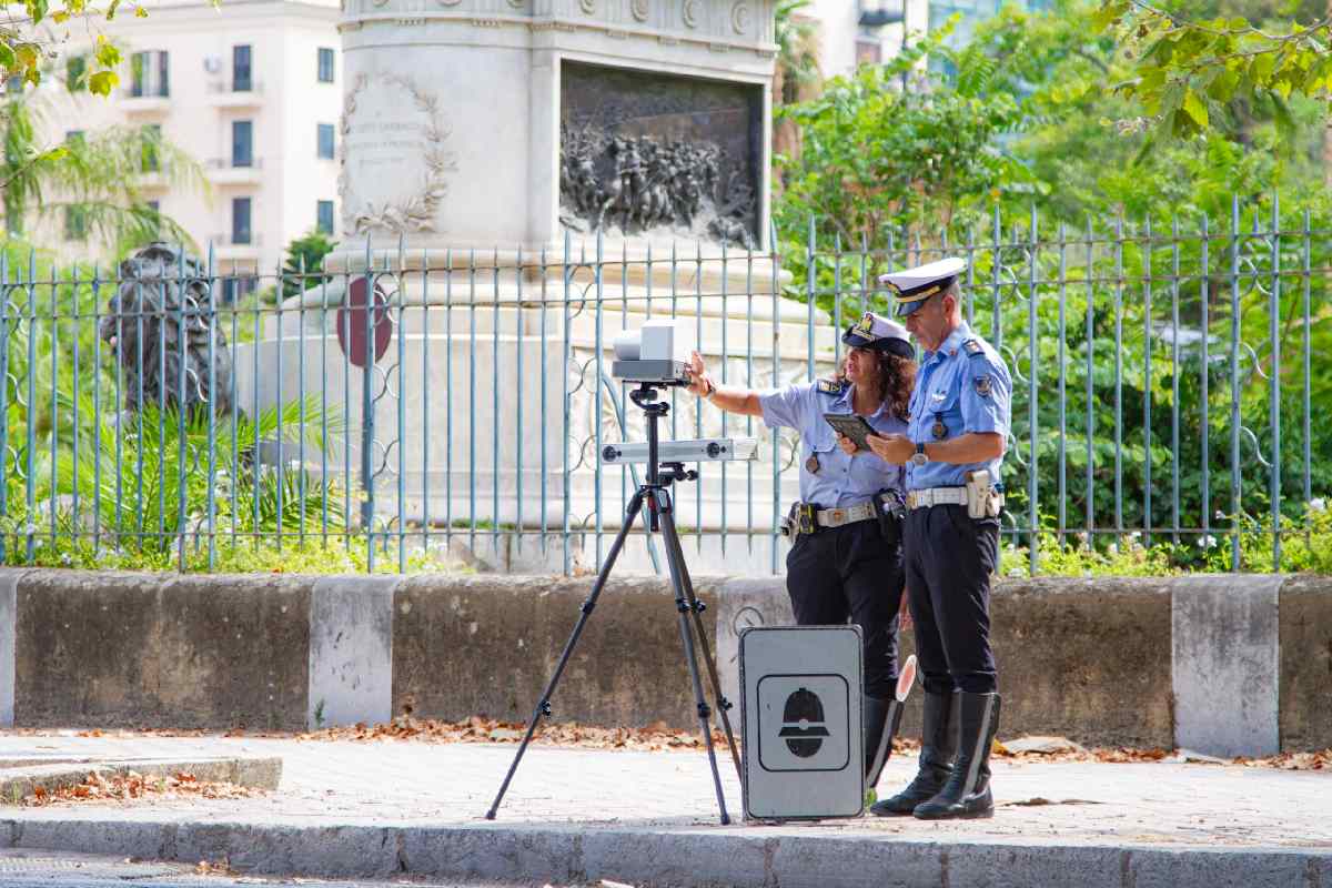 Palermo, raffica di multe: oltre 1.600 verbali per velocità, uso cellulari e altro