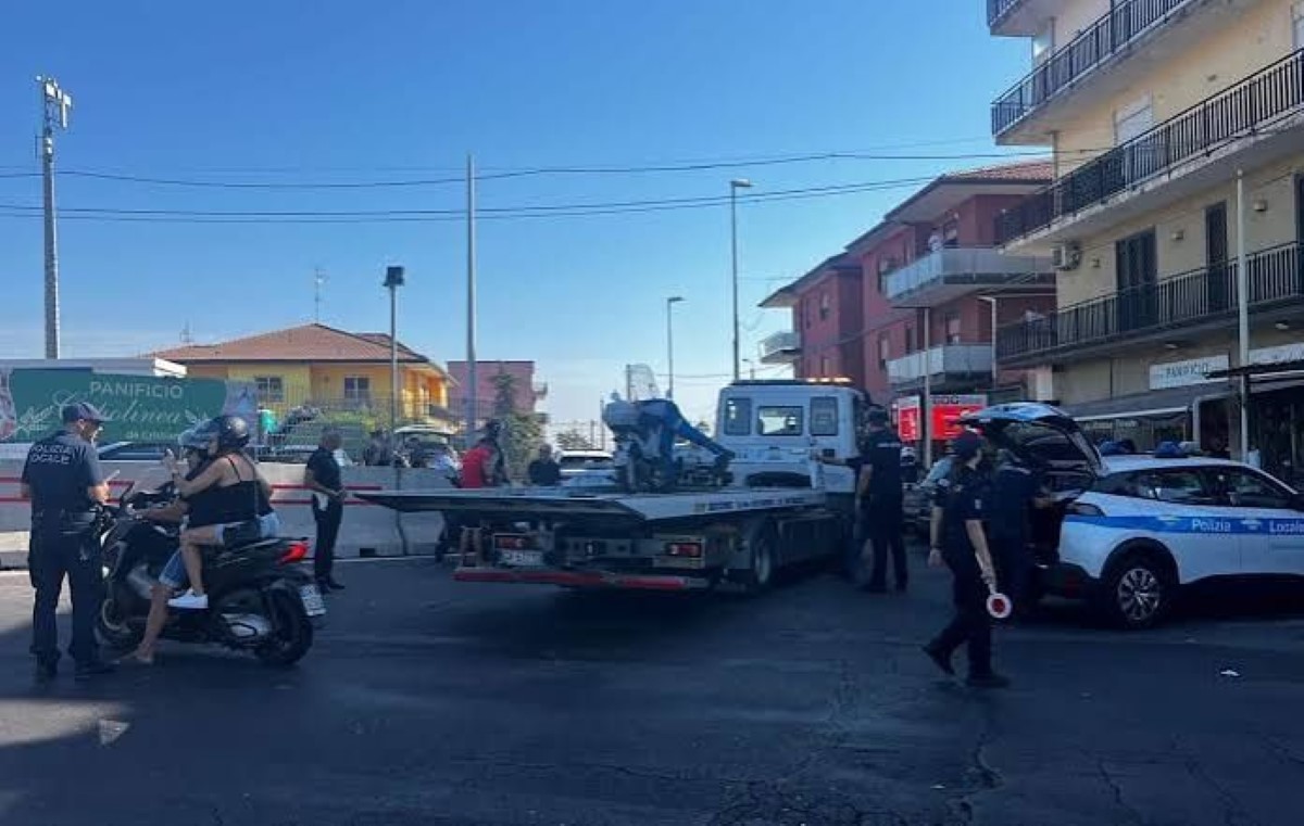 FOTO | Catania, veicoli abbandonati e carcasse: resta attivo il servizio rimozione FOTO | Catania, veicoli abbandonati e carcasse: resta attivo il servizio rimozione