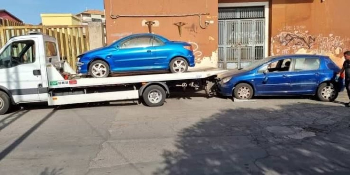FOTO | Catania, veicoli abbandonati e carcasse: resta attivo il servizio rimozione FOTO | Catania, veicoli abbandonati e carcasse: resta attivo il servizio rimozione