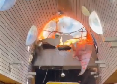 VIDEO | Incendio al Conca d’Oro a Palermo, crolla il tetto del centro commerciale